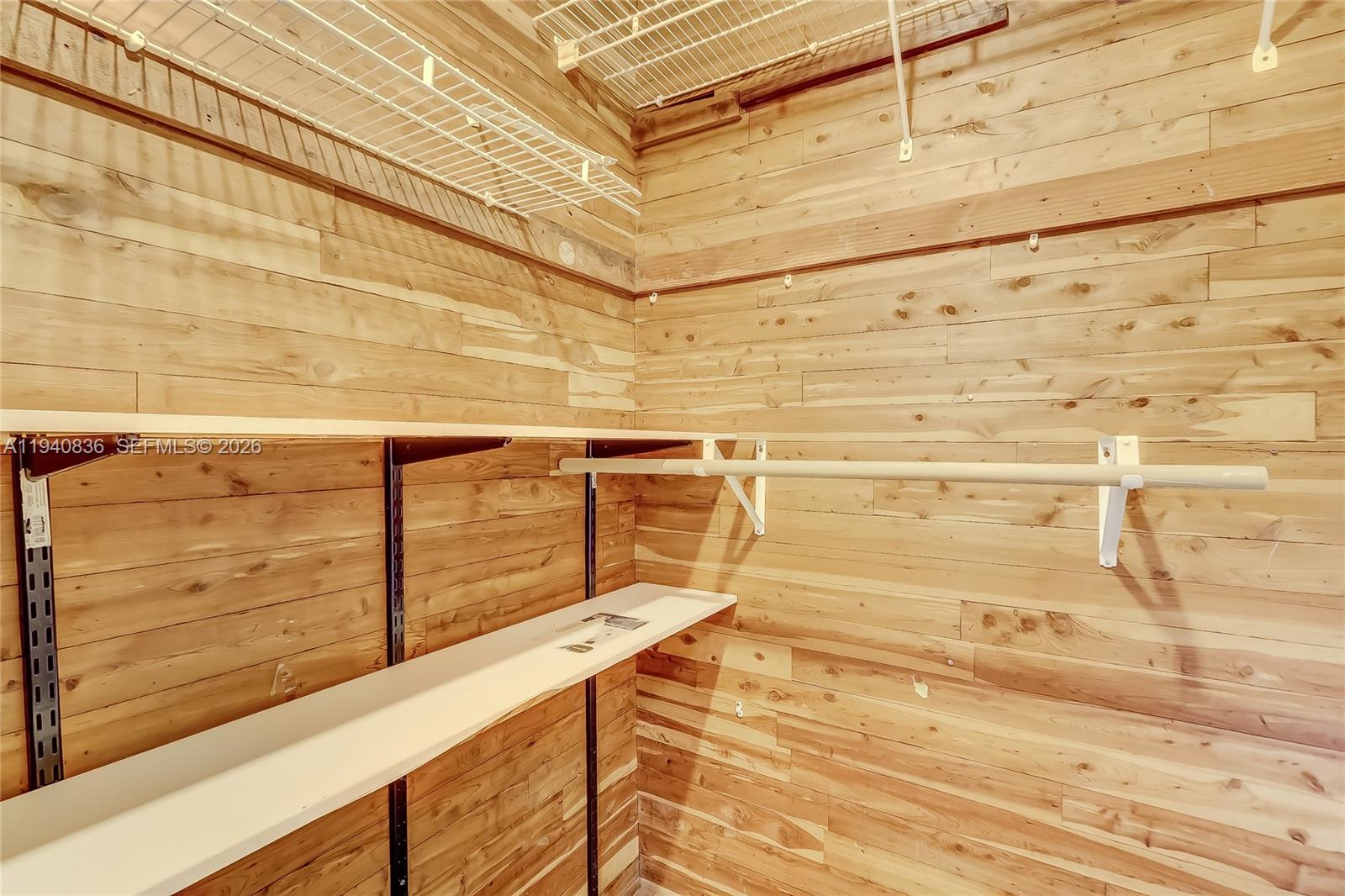 HOLLYWOOD - Residential Lease