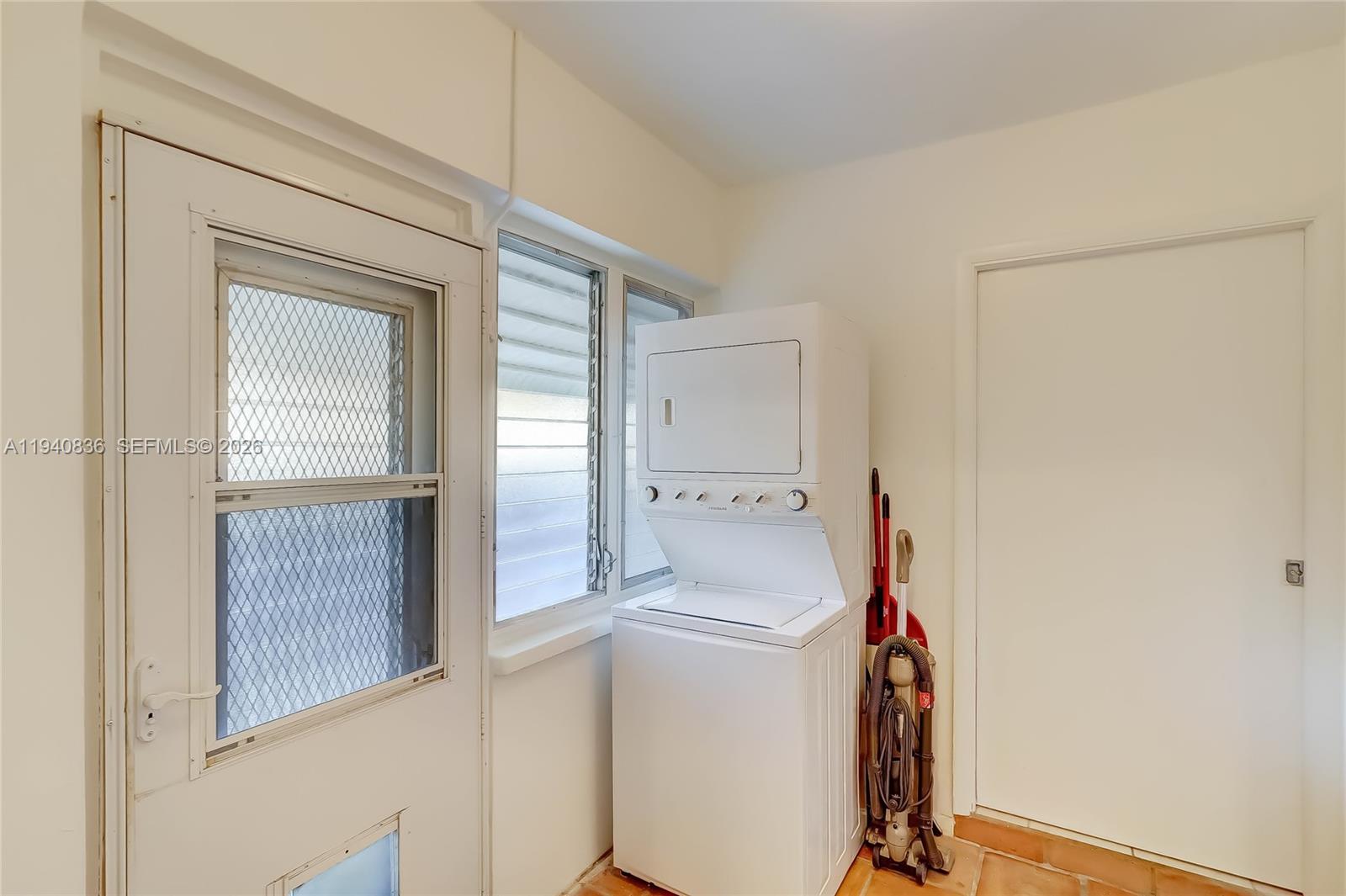 HOLLYWOOD - Residential Lease