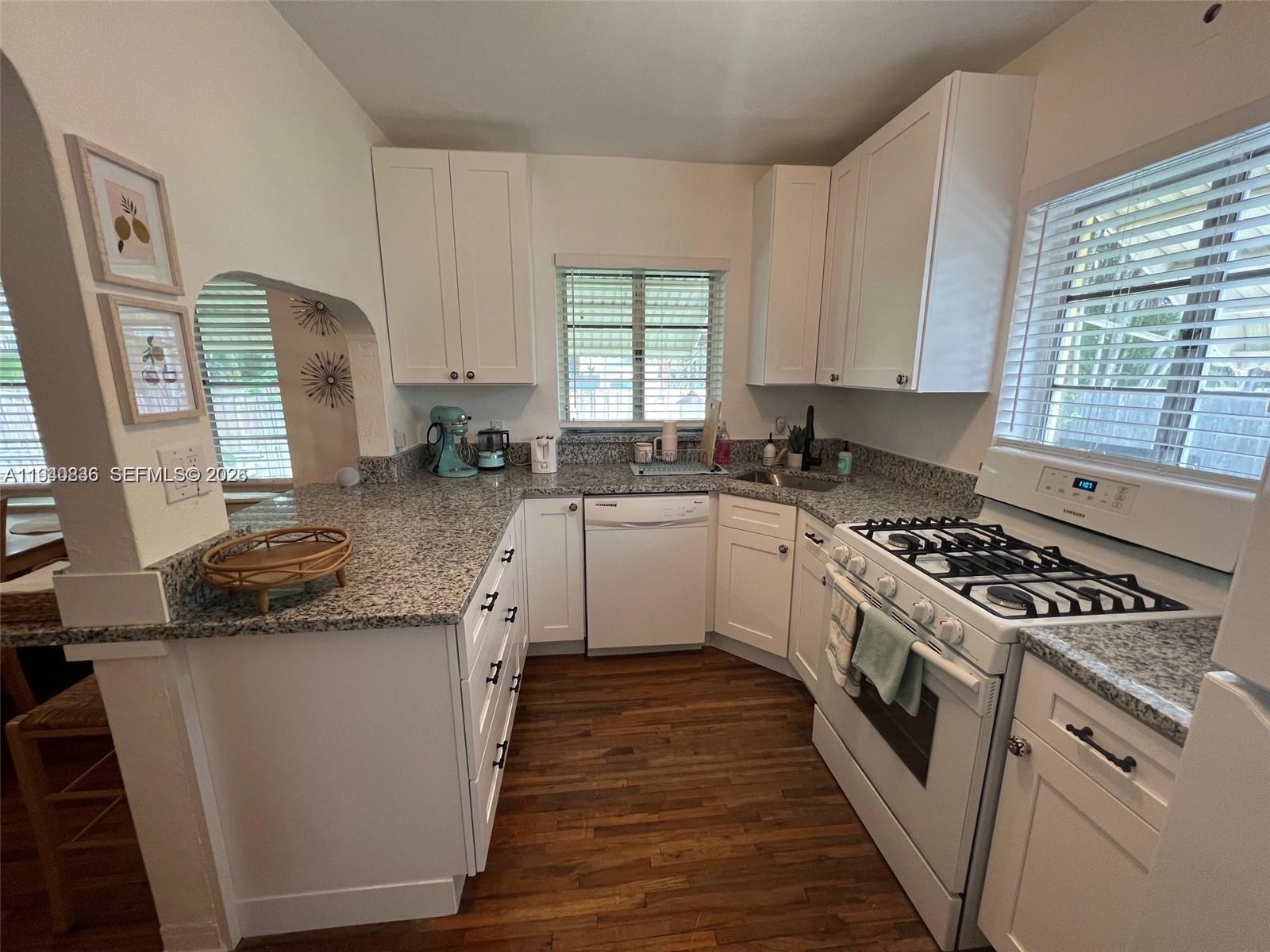 HOLLYWOOD - Residential Lease