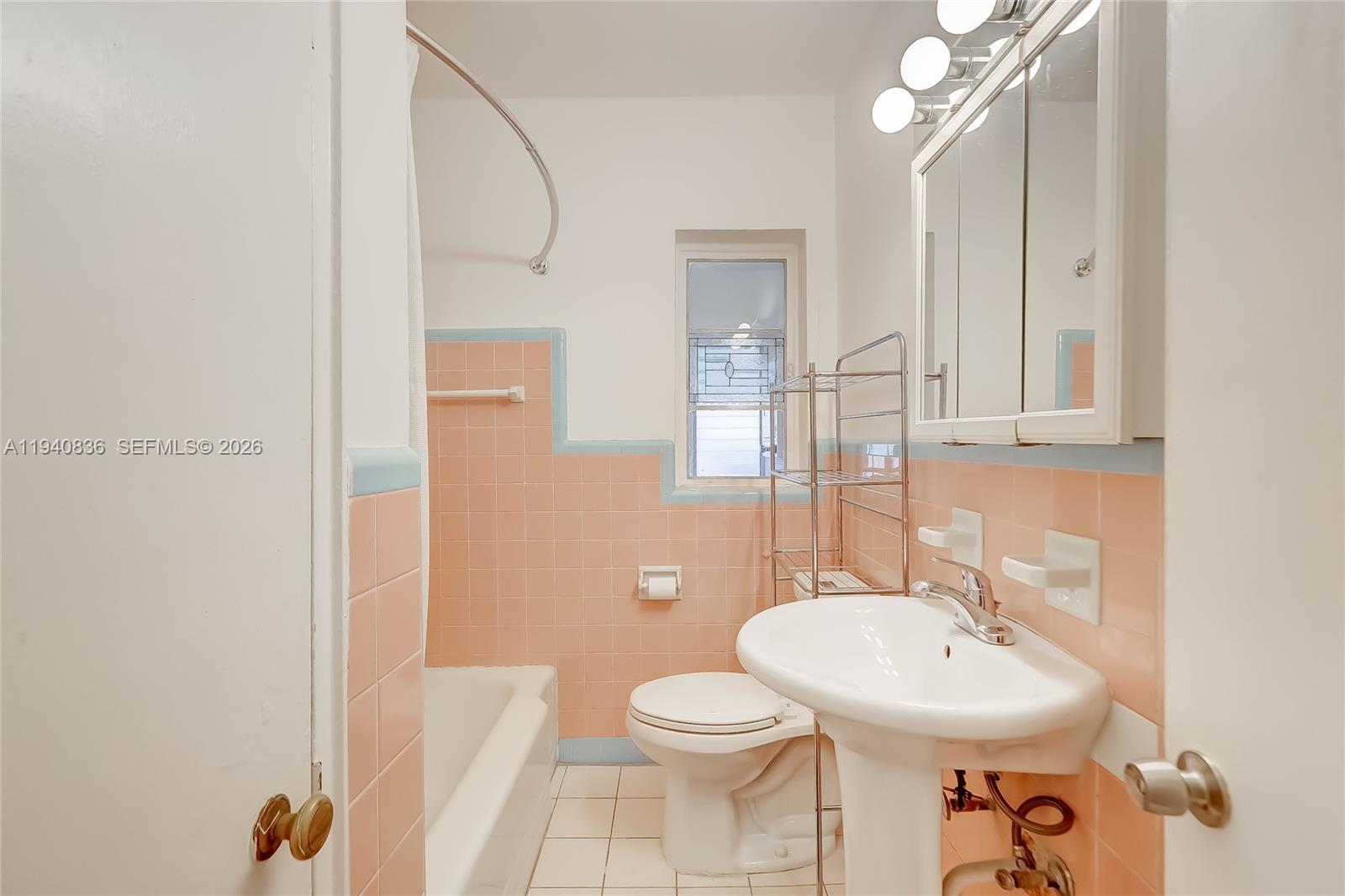 HOLLYWOOD - Residential Lease