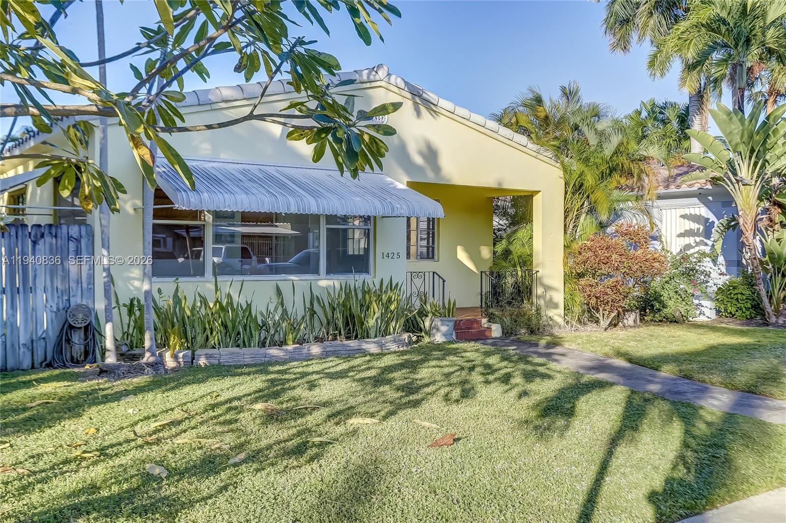 HOLLYWOOD - Residential Lease