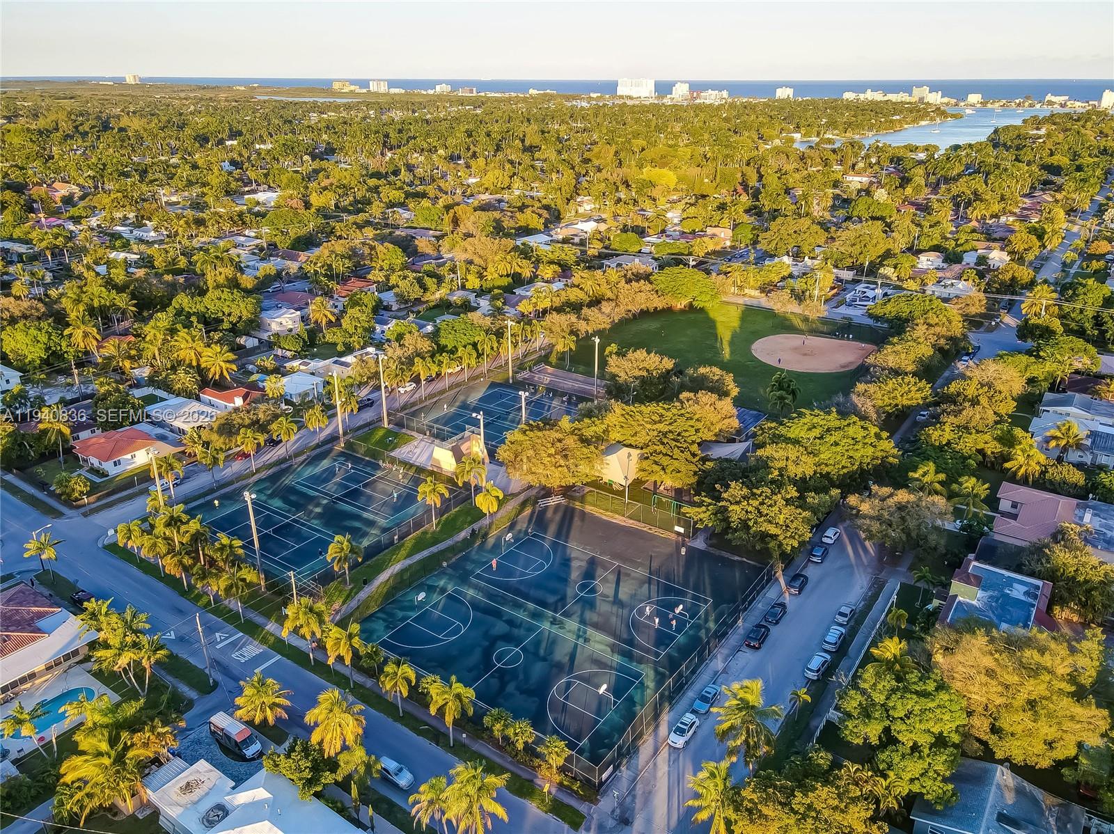 HOLLYWOOD - Residential Lease