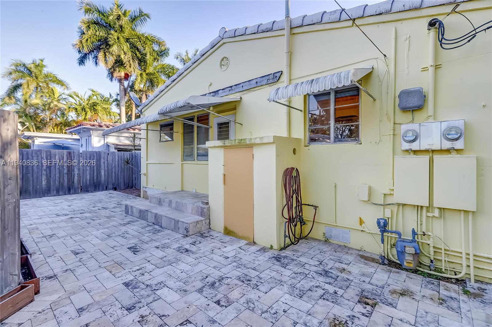 HOLLYWOOD - Residential Lease