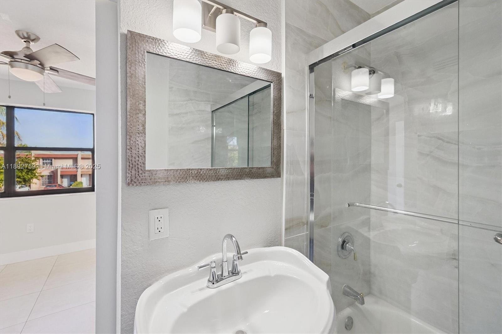 LESLIE ESTATES SEC SEVEN - Residential