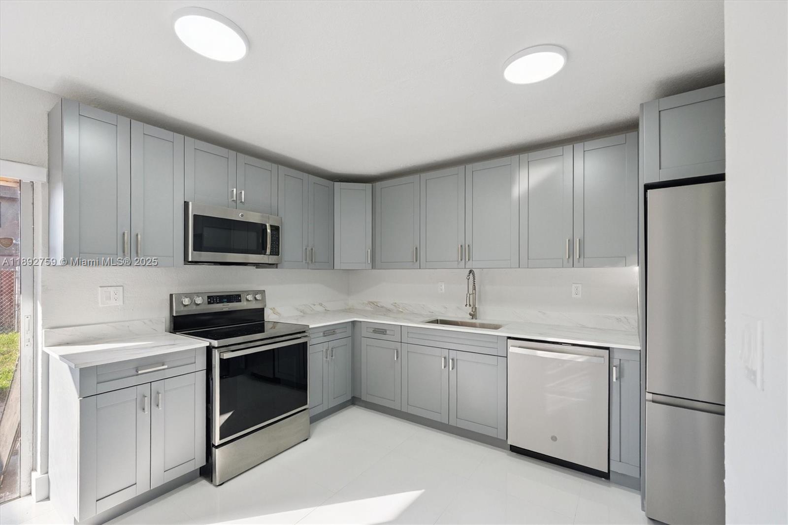 LESLIE ESTATES SEC SEVEN - Residential