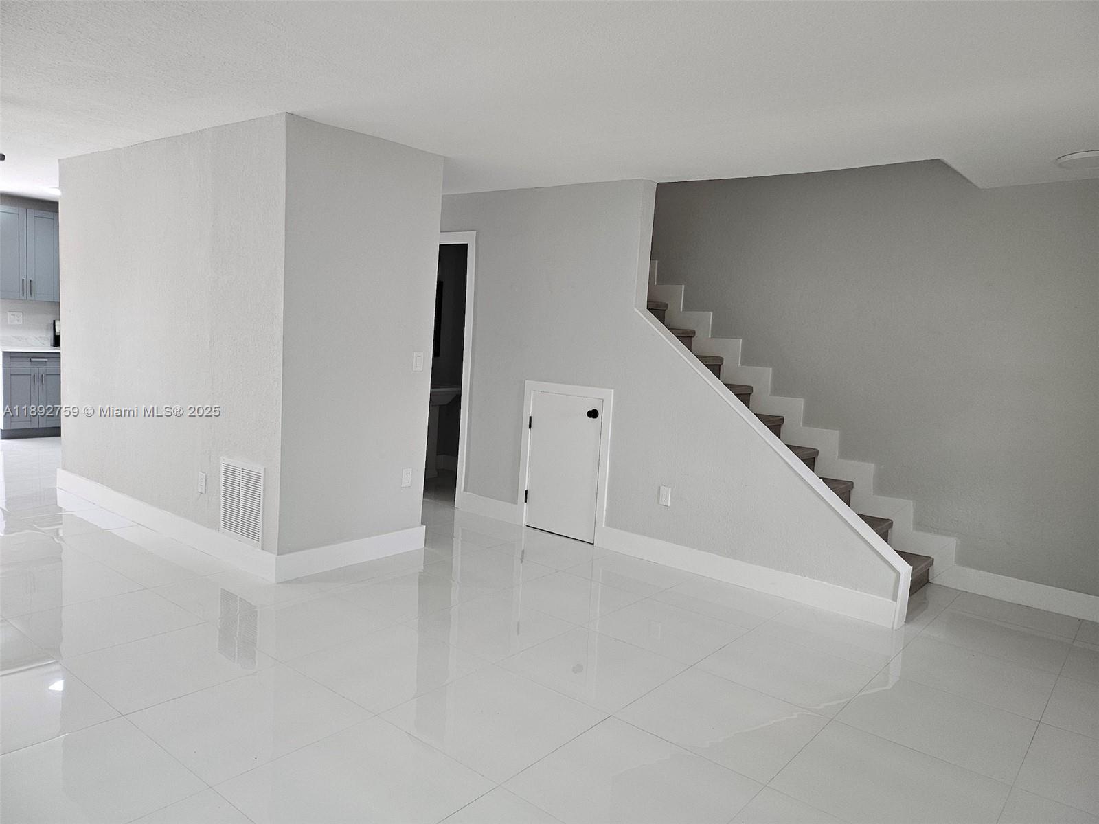 LESLIE ESTATES SEC SEVEN - Residential