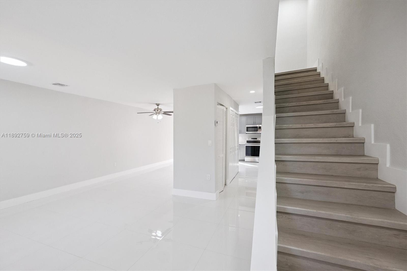 LESLIE ESTATES SEC SEVEN - Residential