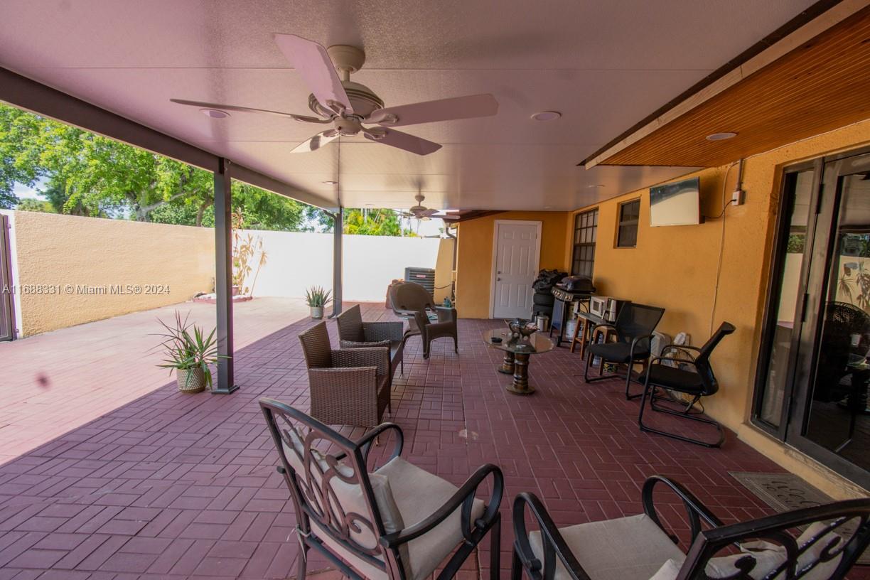 KENDALE LAKES WEST TOWNHO - Residential
