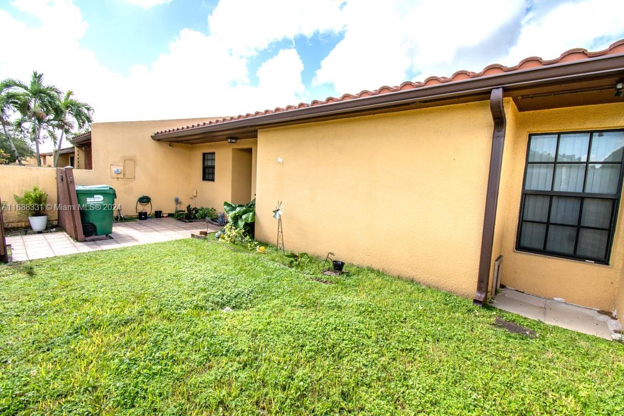 KENDALE LAKES WEST TOWNHO - Residential