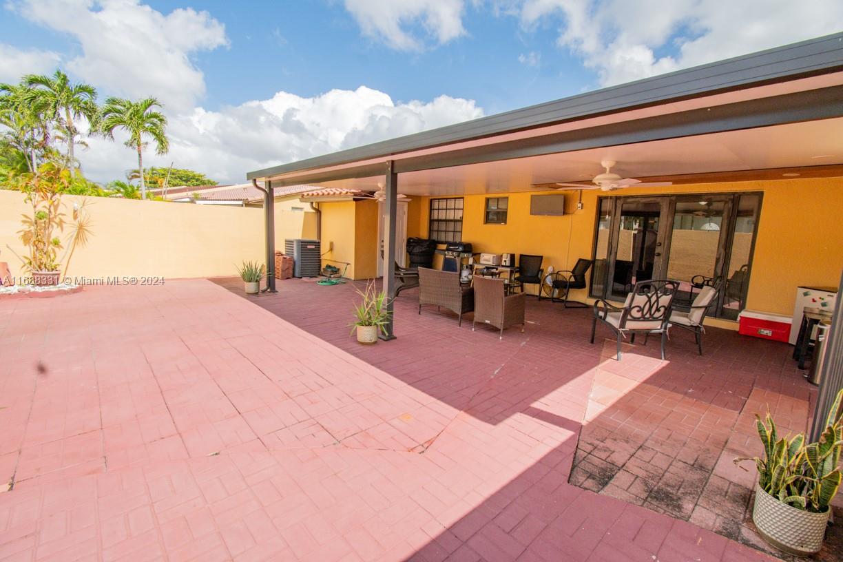 KENDALE LAKES WEST TOWNHO - Residential