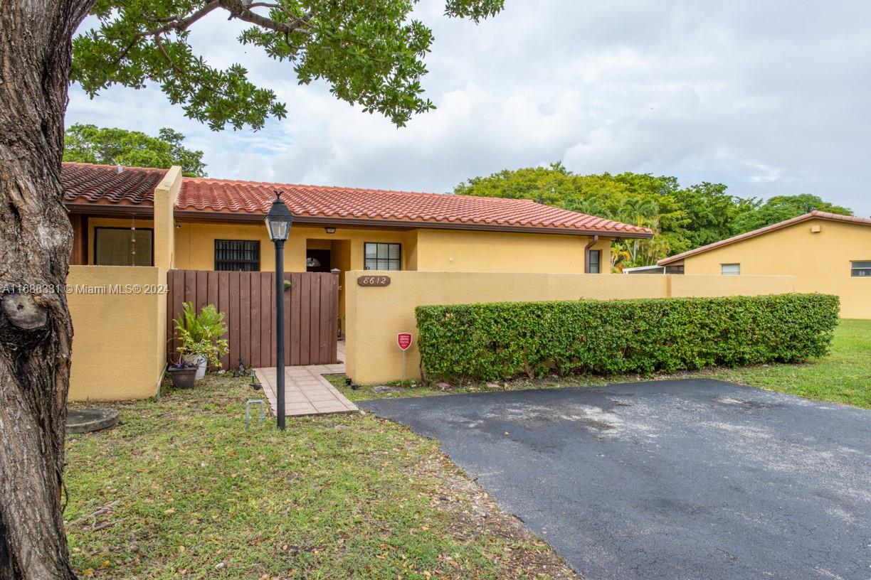 KENDALE LAKES WEST TOWNHO - Residential