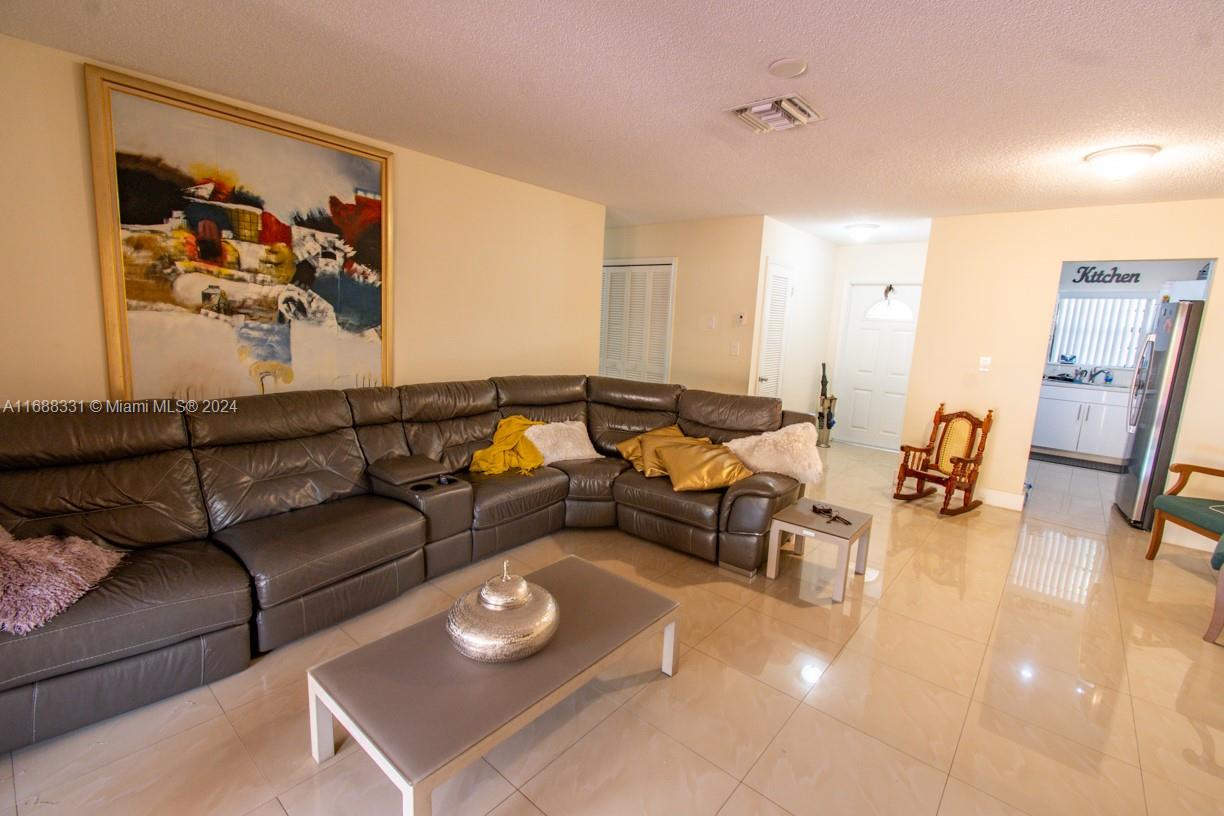 KENDALE LAKES WEST TOWNHO - Residential