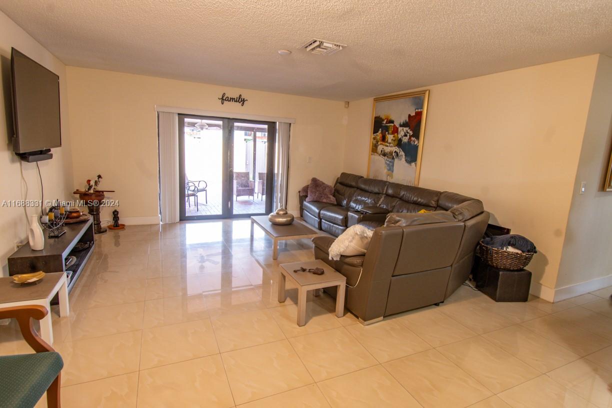 KENDALE LAKES WEST TOWNHO - Residential