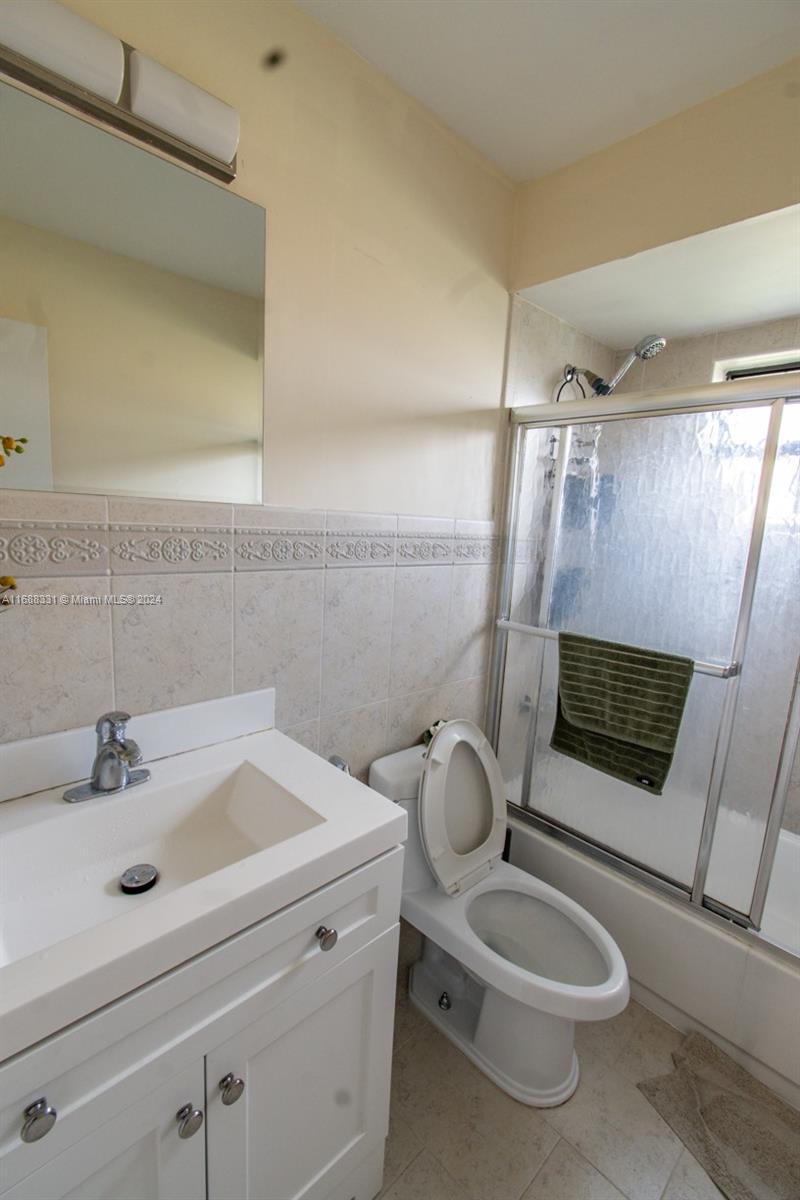 KENDALE LAKES WEST TOWNHO - Residential