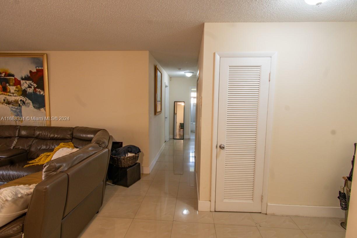 KENDALE LAKES WEST TOWNHO - Residential