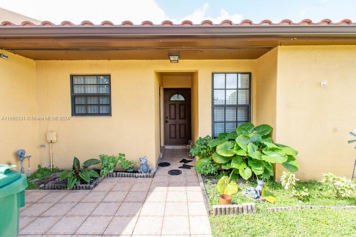 KENDALE LAKES WEST TOWNHO - Residential