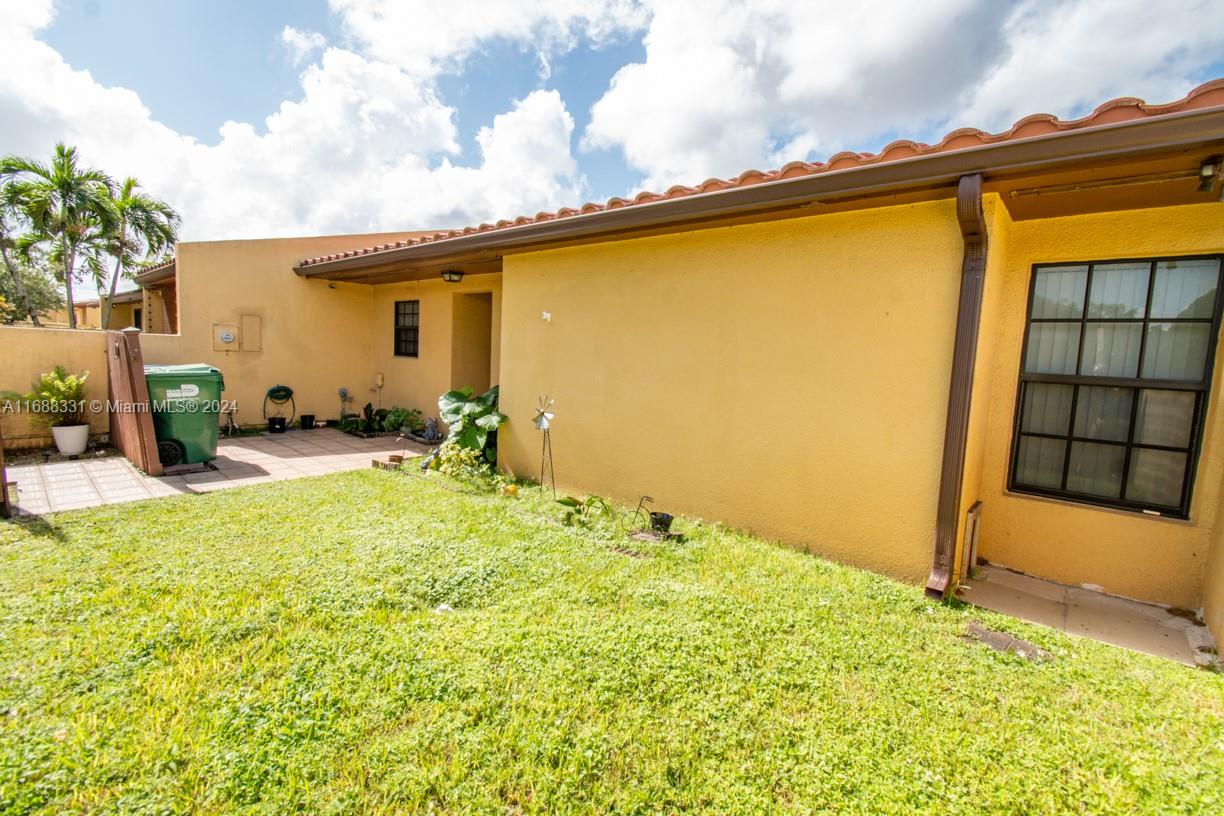 KENDALE LAKES WEST TOWNHO - Residential