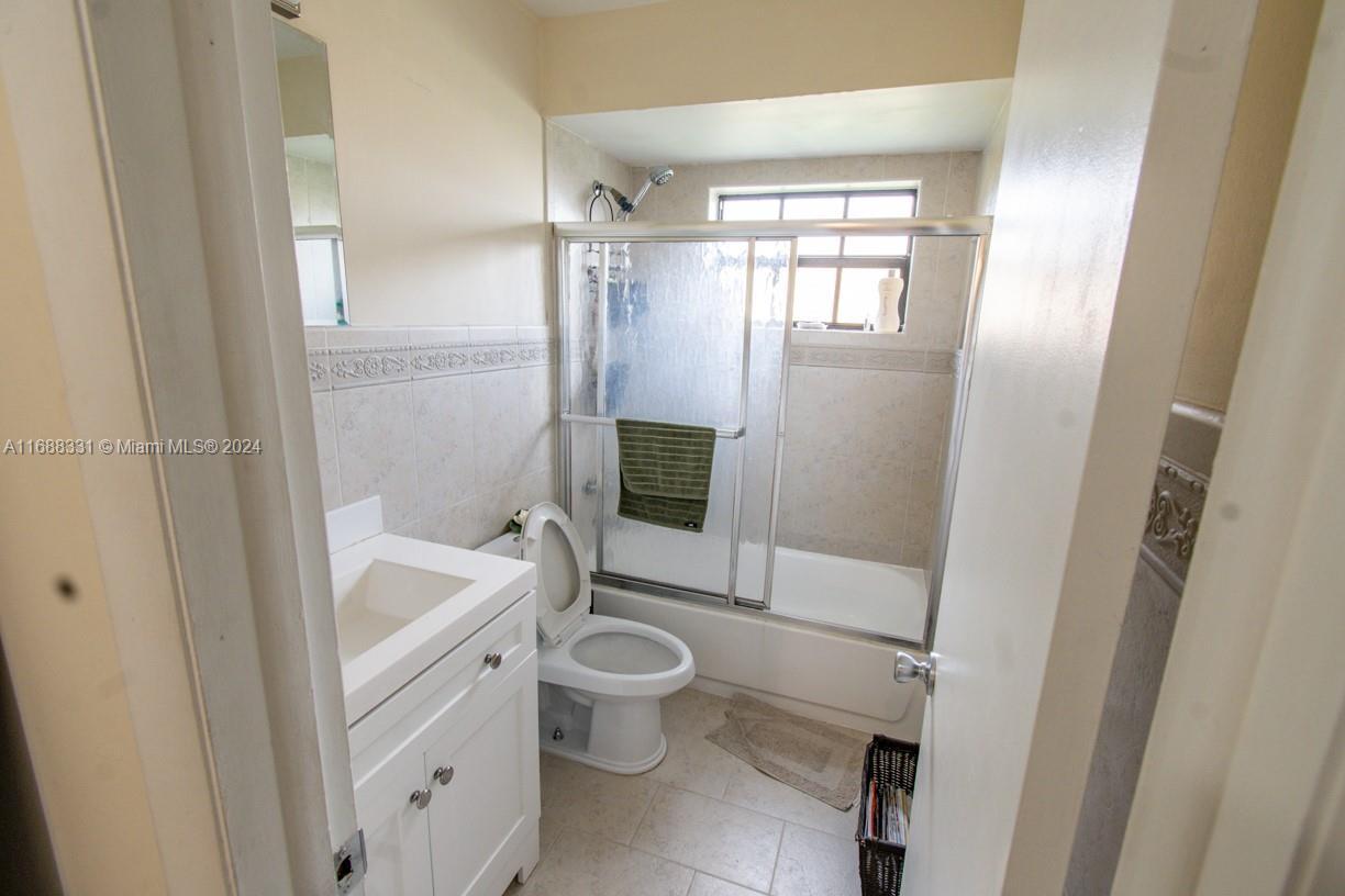 KENDALE LAKES WEST TOWNHO - Residential