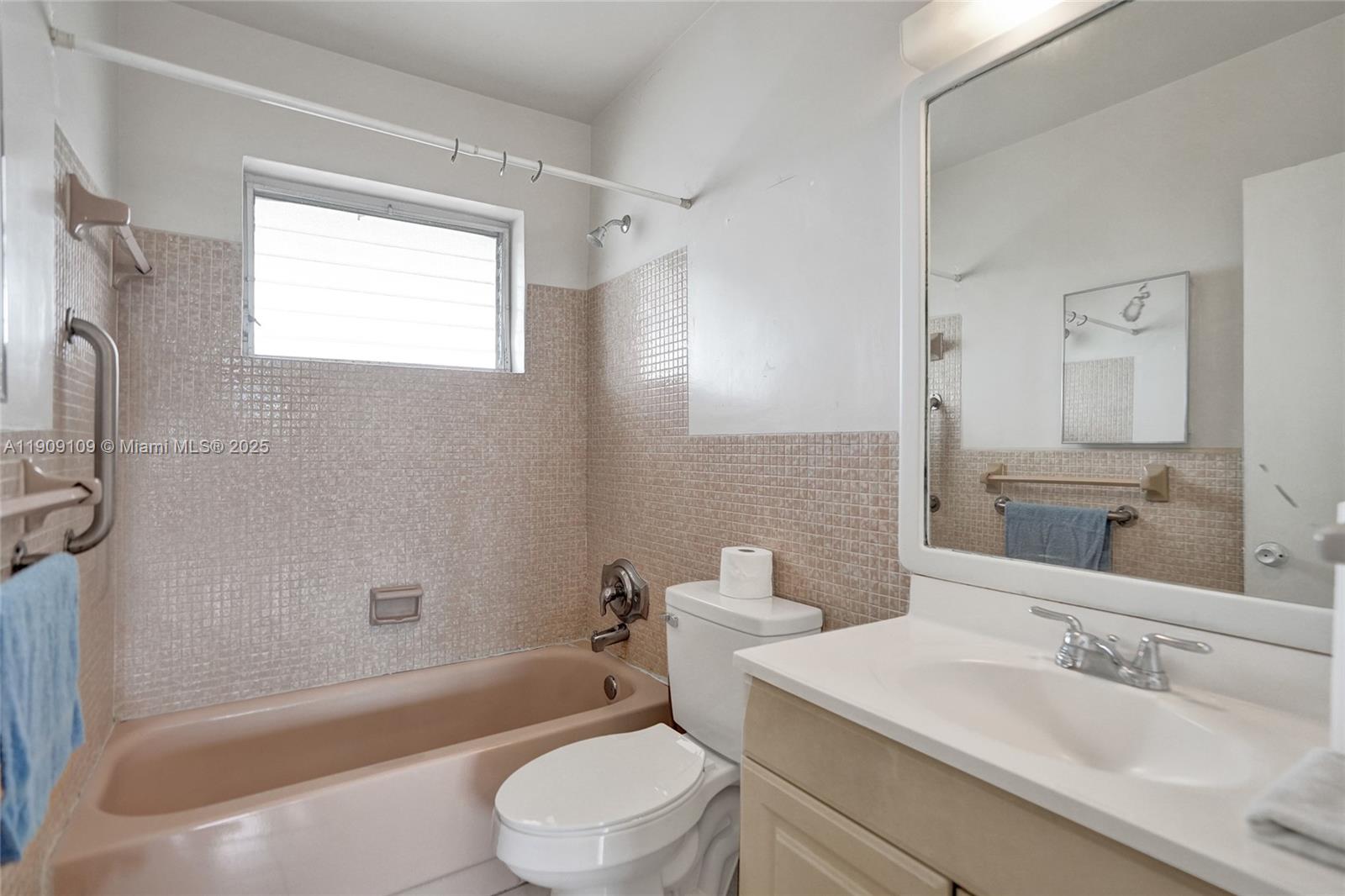 LAKE PARK GARDENS 1 INC C - Residential Lease