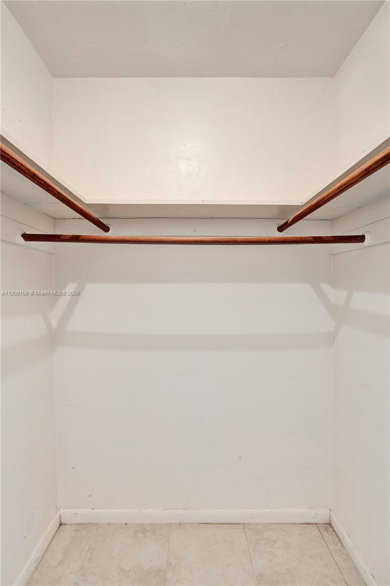 LAKE PARK GARDENS 1 INC C - Residential Lease