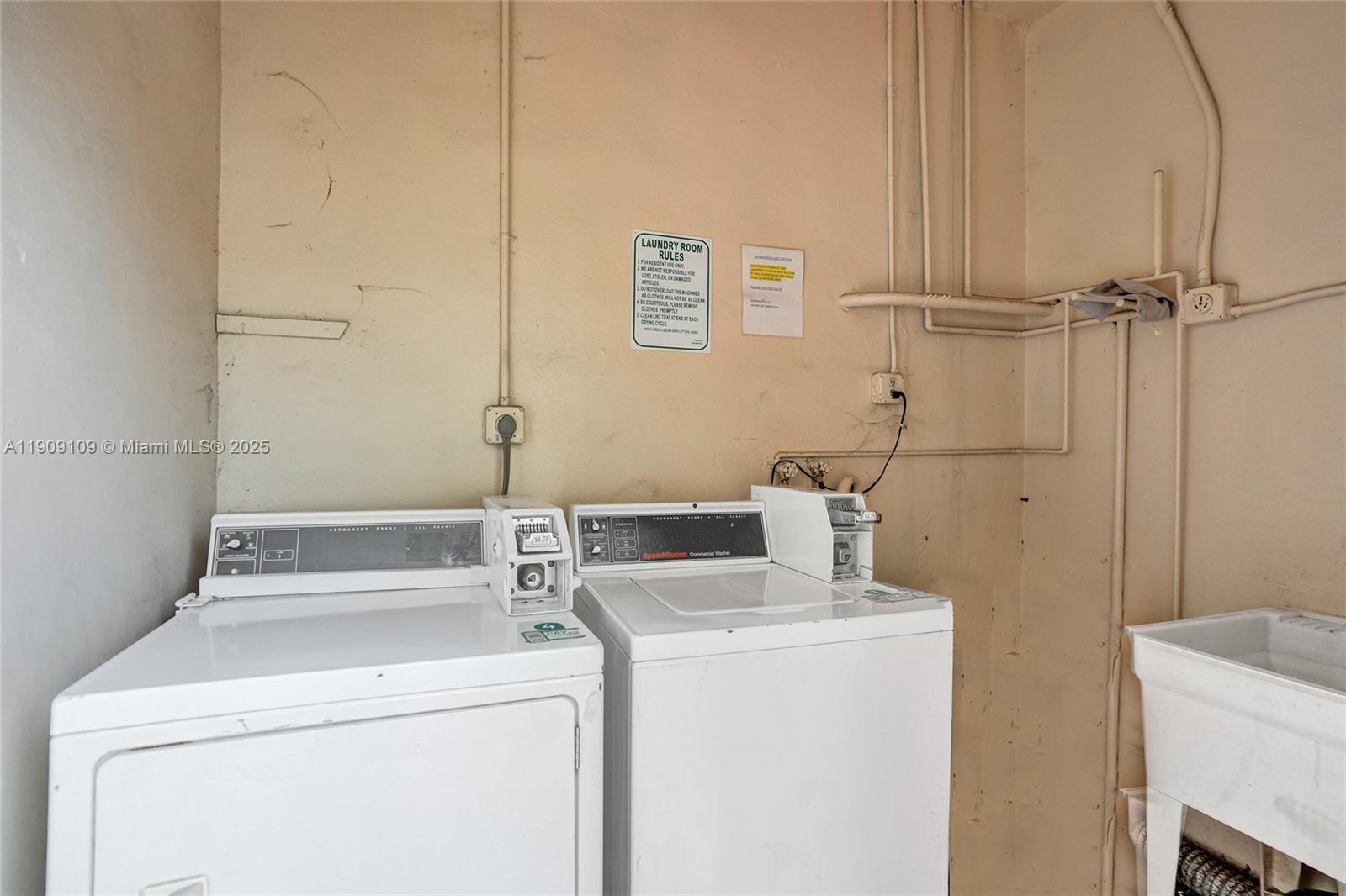 LAKE PARK GARDENS 1 INC C - Residential Lease