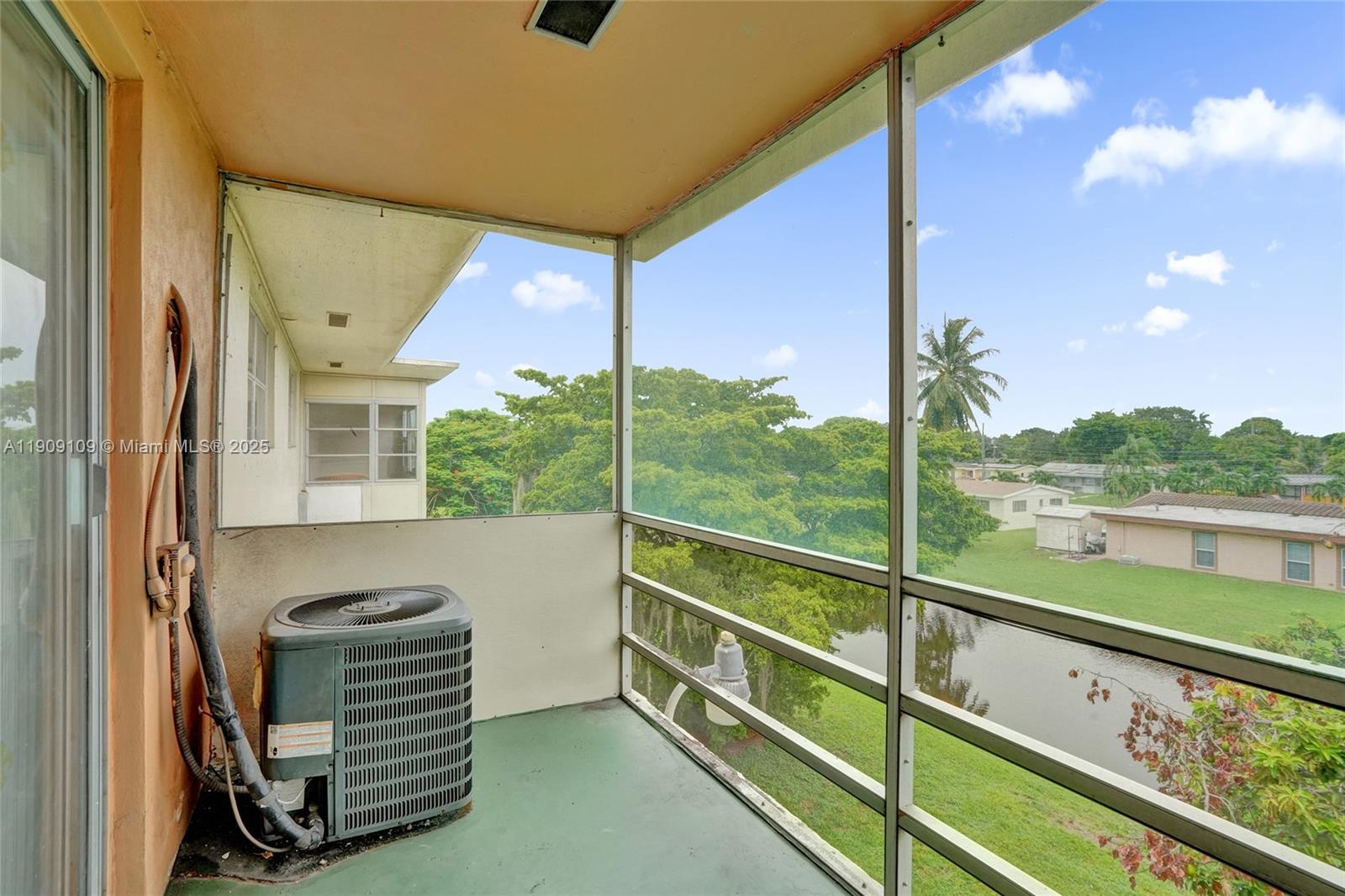 LAKE PARK GARDENS 1 INC C - Residential Lease