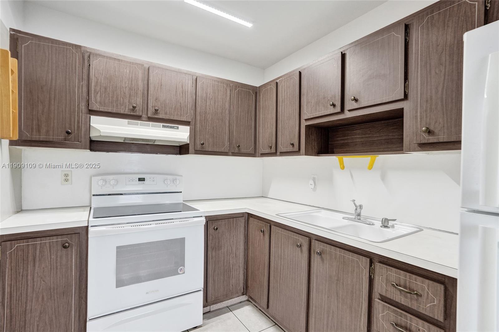 LAKE PARK GARDENS 1 INC C - Residential Lease