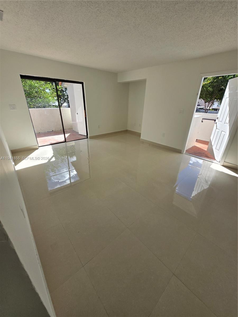 THE PORTICOS CONDO #1 - Residential Lease