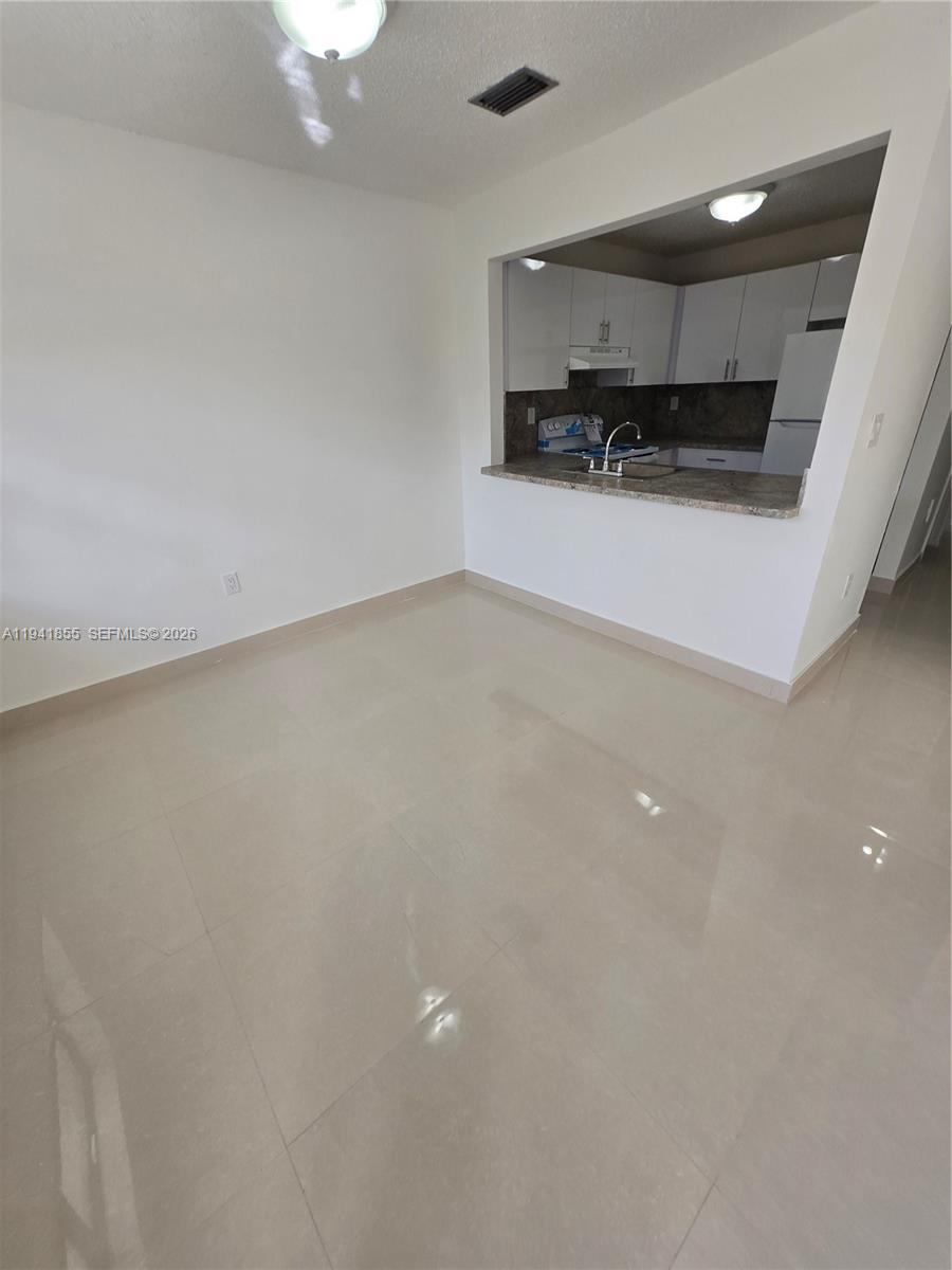 THE PORTICOS CONDO #1 - Residential Lease