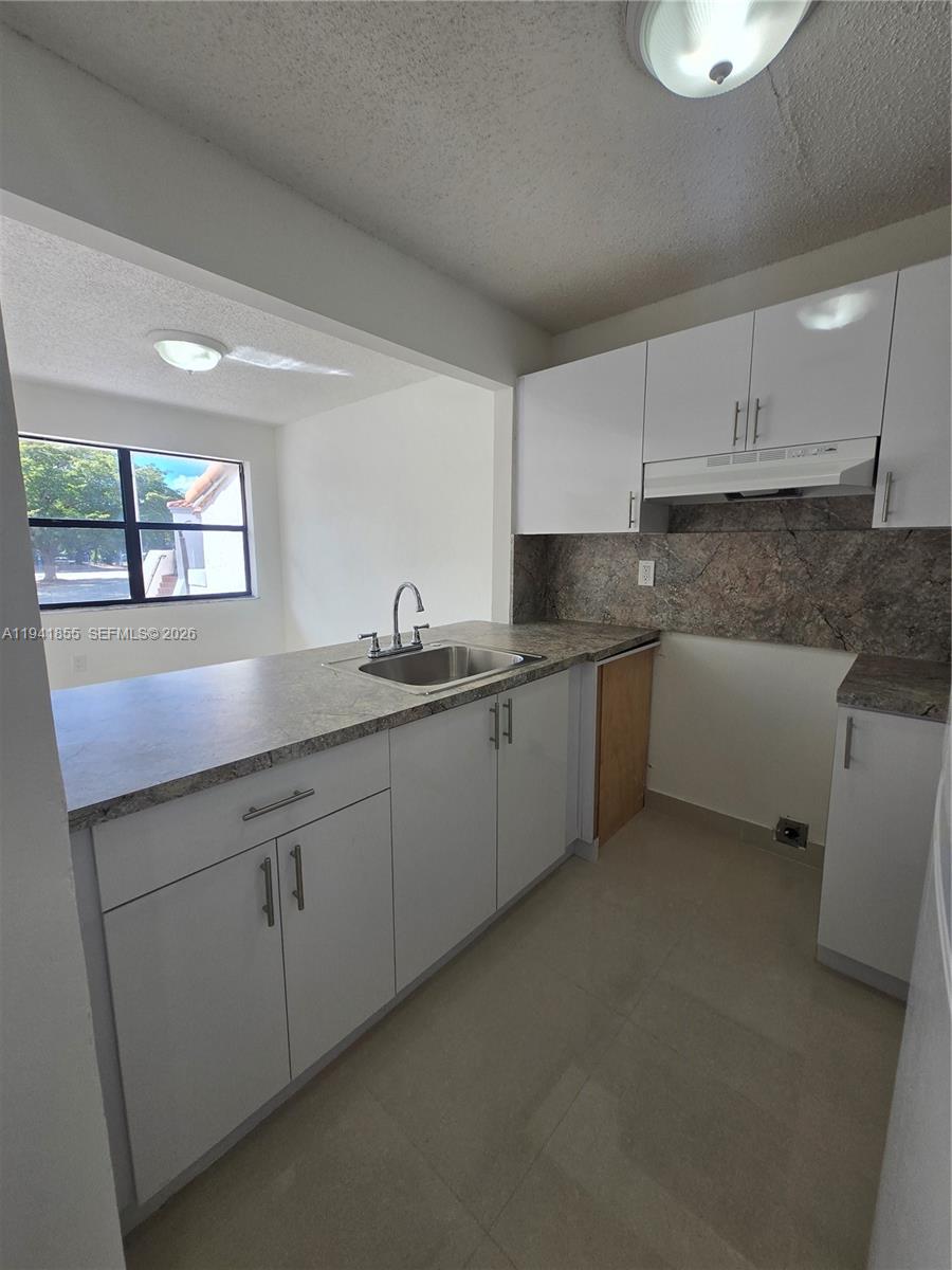 THE PORTICOS CONDO #1 - Residential Lease