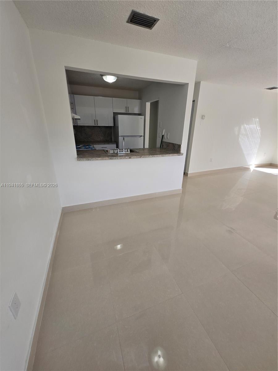 THE PORTICOS CONDO #1 - Residential Lease