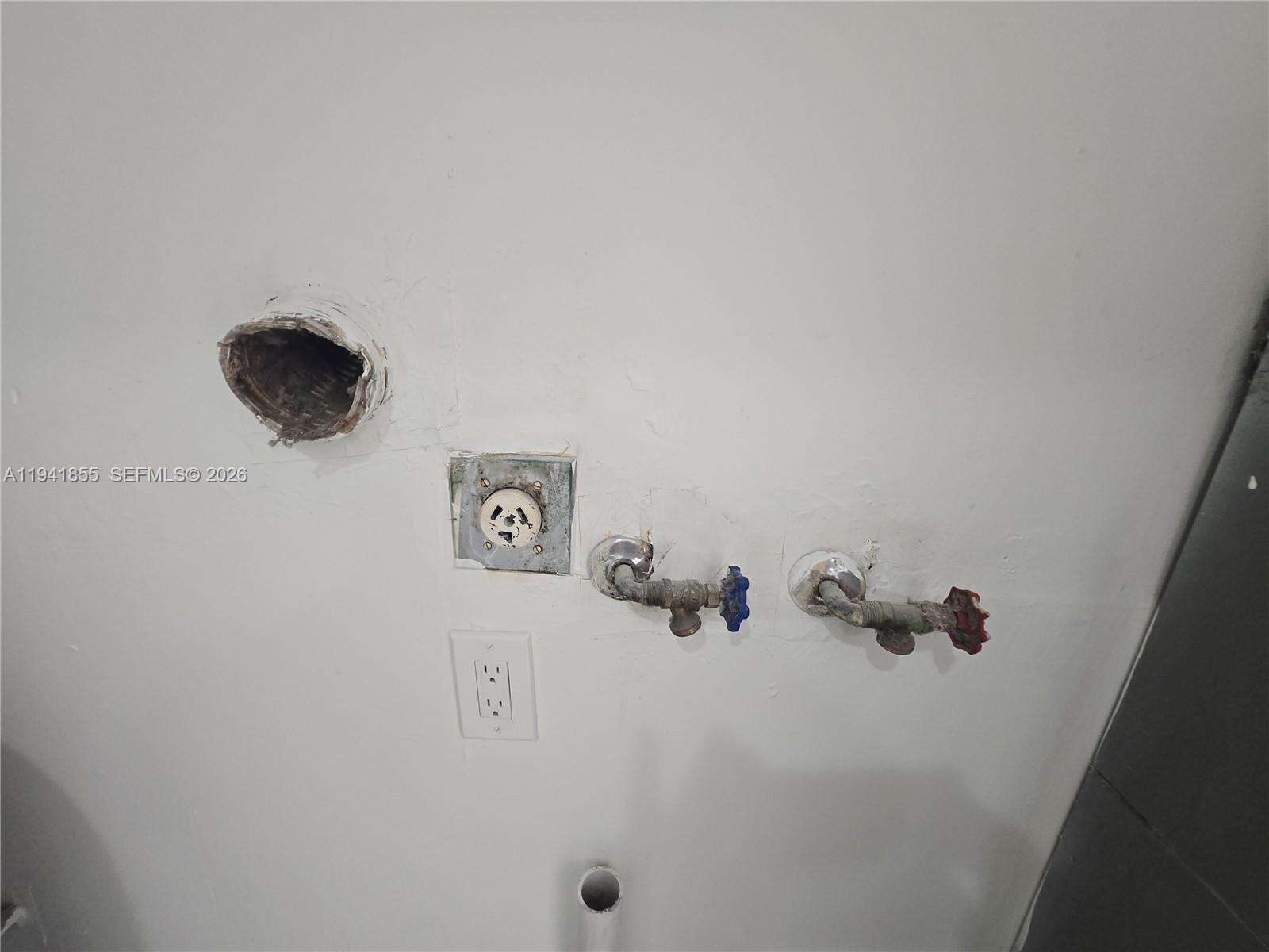 THE PORTICOS CONDO #1 - Residential Lease