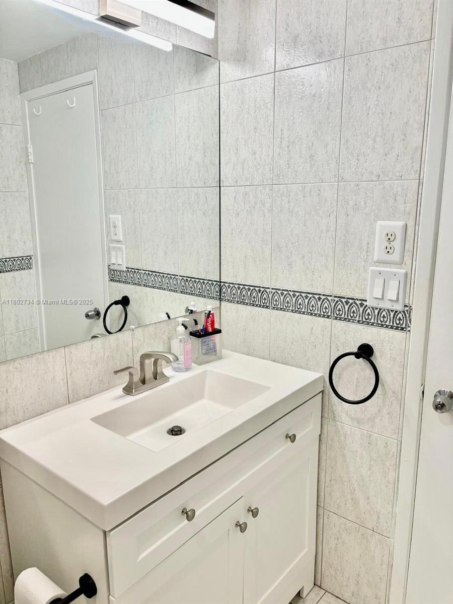 COASTAL TOWERS CONDO - Residential