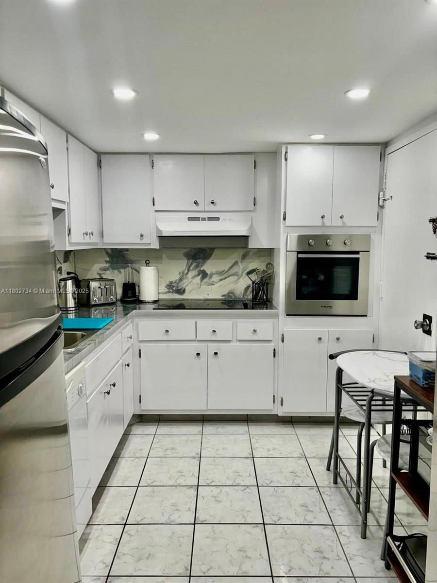 Property for Sale at 400 Kings Point Drive 928, Sunny Isles Beach, Miami-Dade County, Florida - Bedrooms: 1 
Bathrooms: 1  - $242,000