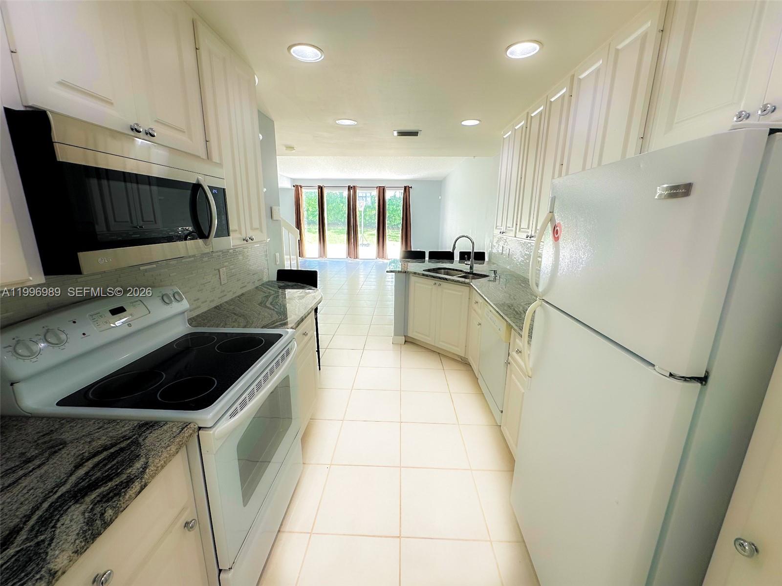 CATALINA LAKES - Residential