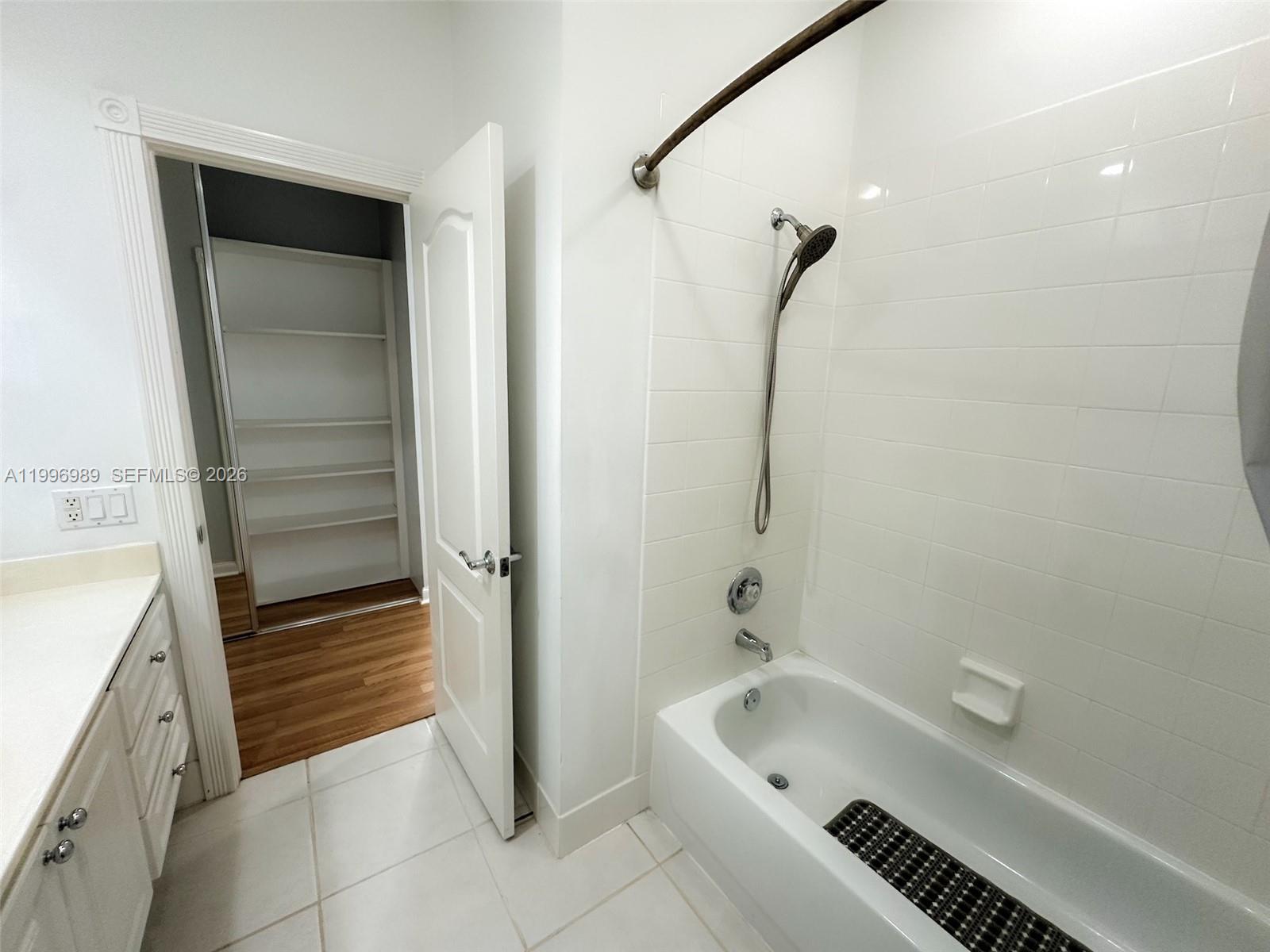 CATALINA LAKES - Residential