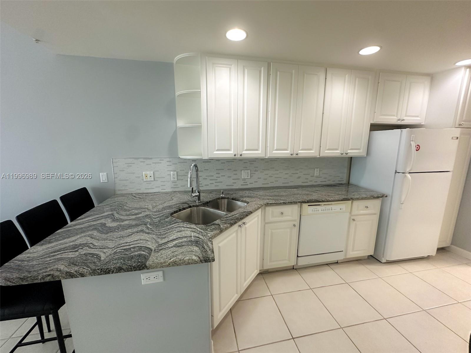 CATALINA LAKES - Residential