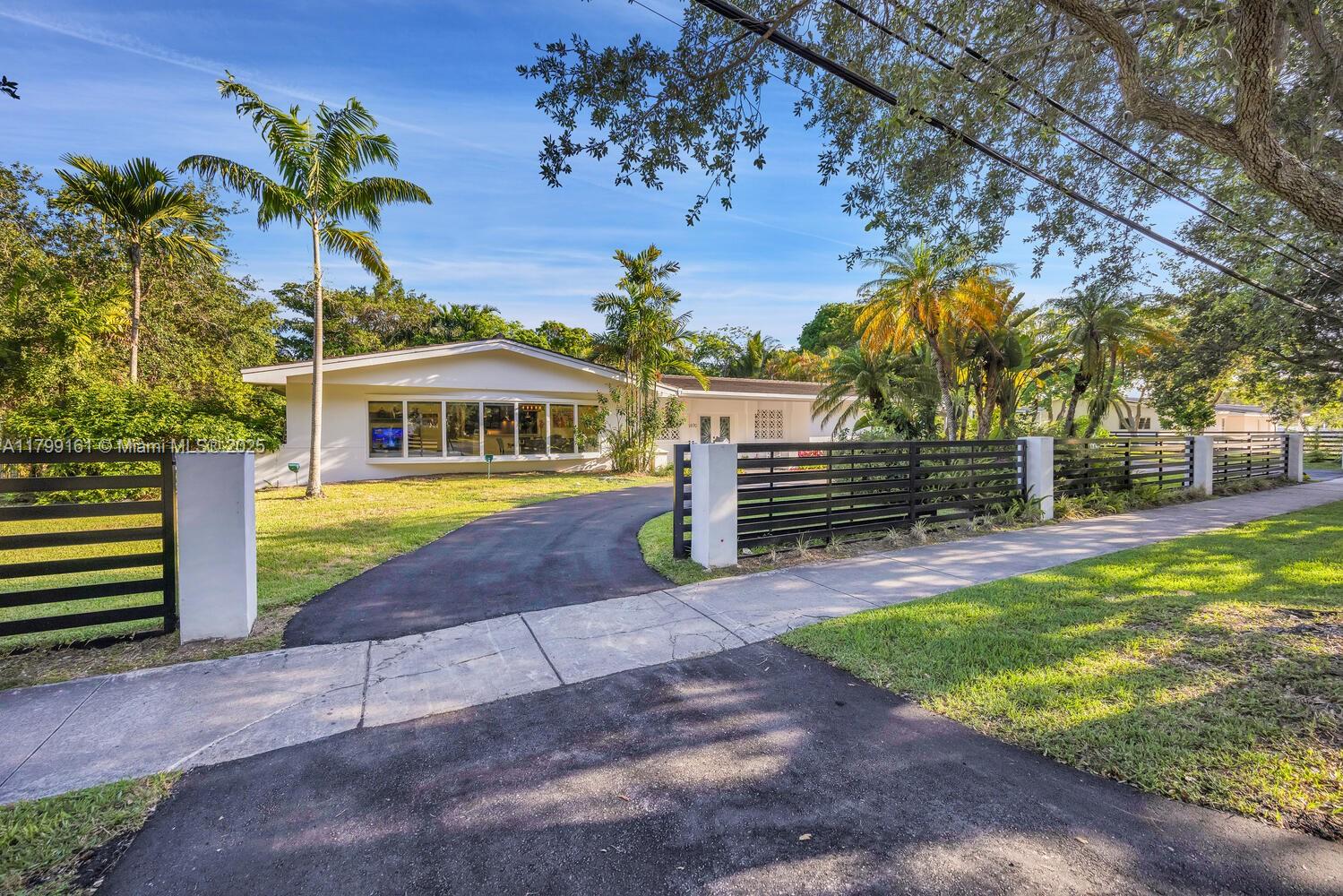 6970 Sw 124th St, Pinecrest, Miami-Dade County, Florida - 4 Bedrooms  
3 Bathrooms - 