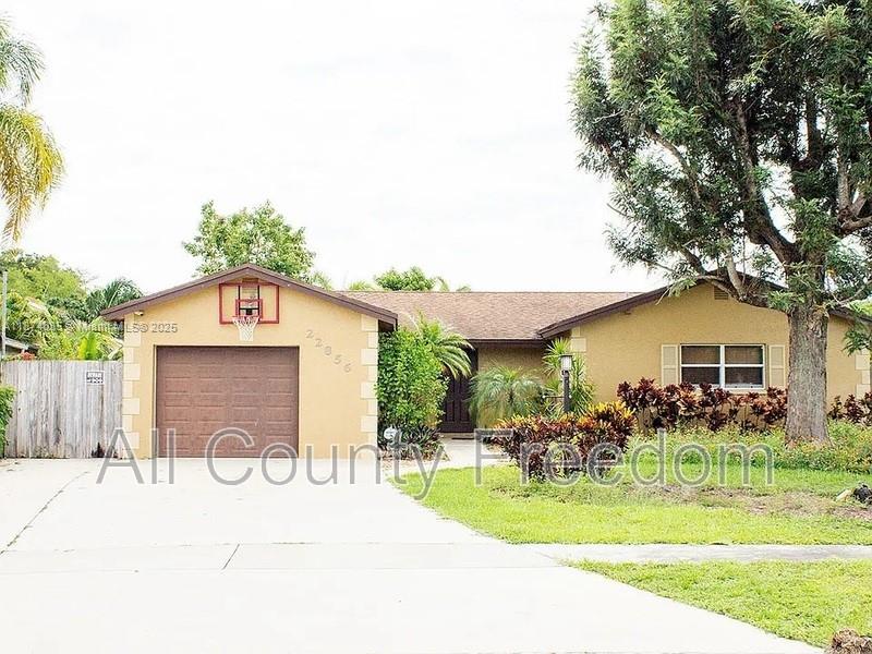 This beautiful 3-bedroom, 2-bathroom home is situated in a safe community with access to top-rated schools. A modern kitchen, stylish tile flooring, two full bathrooms, all appliances, lighting,. All major systems and features have been replaced, providing a truly worry-free living experience for tenants. The home features a 1-car garage, a fully fenced backyard offering exceptional privacy and comfort. The location is ideal, with shopping and restaurants nearby, plus easy access to the Turnpike & 441. Small pets allowed.