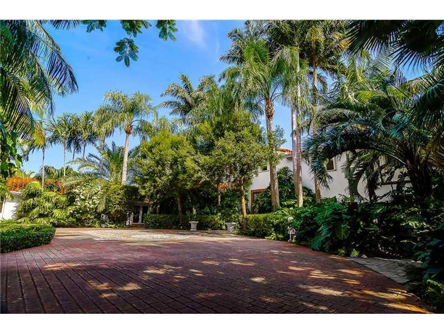 CLASSIC MEDITERRANEAN WATERFRONT ESTATE DESIGNED BY RENOWNWED ARCHITECT RUSSELL PANCOAST. SITUATED ON A DOUBLE LOT W/130' OF WATERFRONT & 6,000 SF OF LIVING AREA. BEAUTIFUL DETAILS ABOUND THROUGHOUT THIS HOME, INCLUDING A 2-STORY GRAND LIVING ROOM WITH WO OD BEAMED CEILINGS, KEYSTONE FIREPLACE, WROUGHT IRON GATES & ORIGINAL CLAY TILES. 7 BEDROOMS (3 MASTER SUITES)  & 7 BATHS, GOURMET KITCHEN, LUSHLY LANDSCAPED W/INTIMATE STONE WALKWAYS, NEW DOCK W/POWER SUPPLY & 2 BOAT LIFTS, LARGE POOL & CIRCULAR DRIVE.