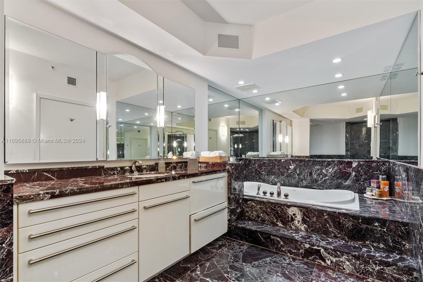 HARBOURAGE PLACE CONDO - Residential