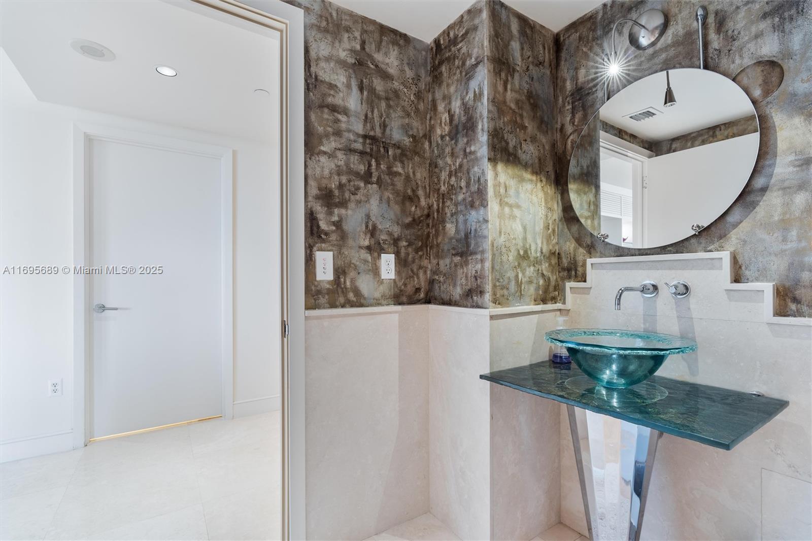 HARBOURAGE PLACE CONDO - Residential