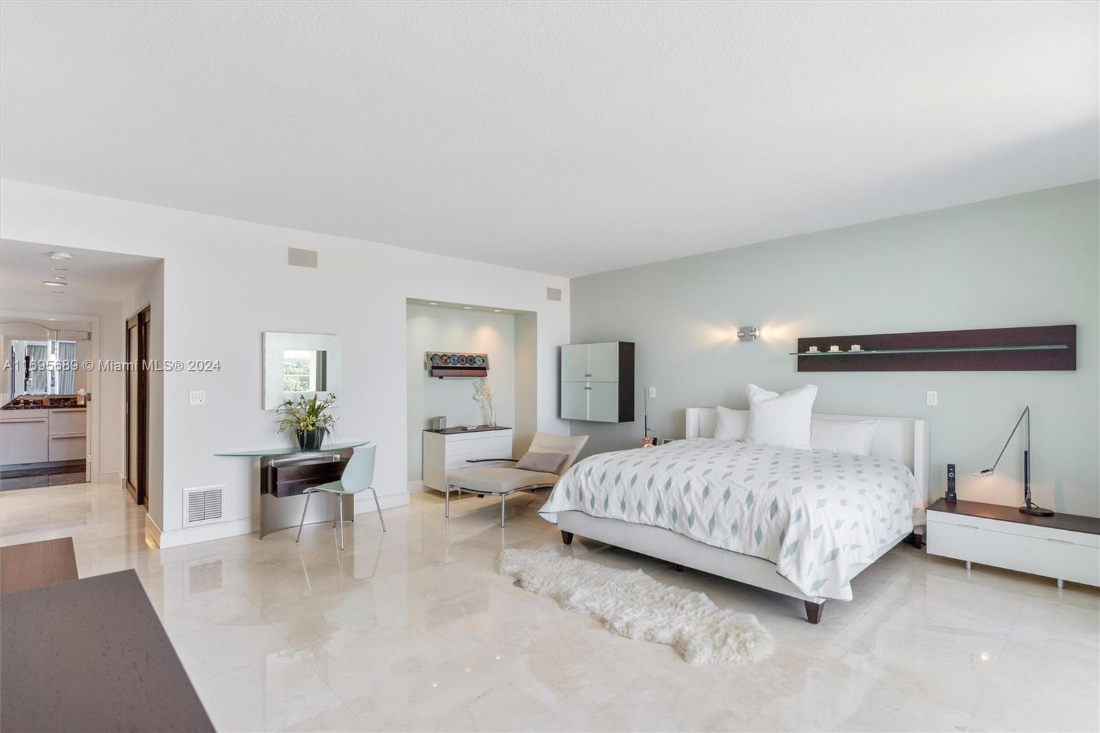 HARBOURAGE PLACE CONDO - Residential
