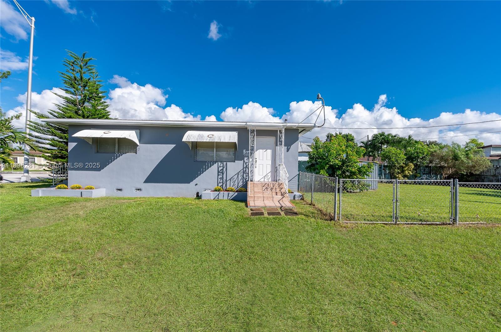 View photos, virtual tours, details... 6595 SW 31st St