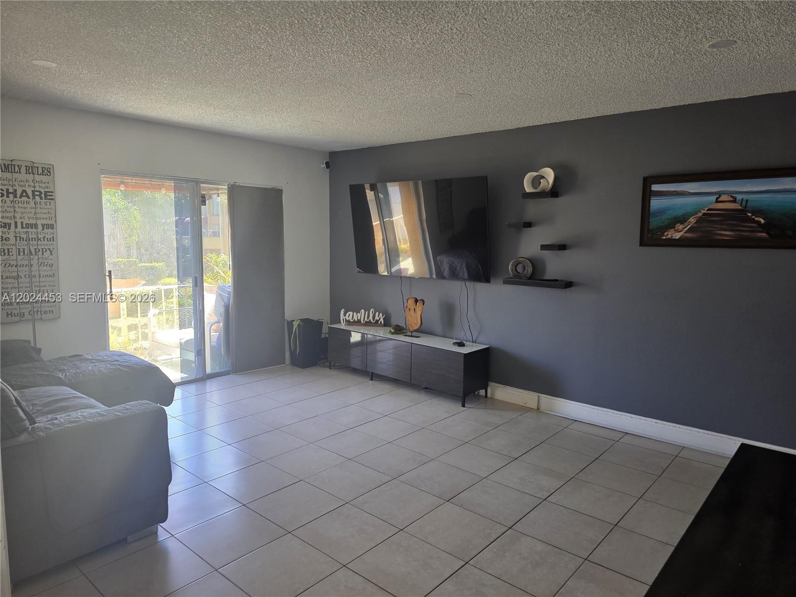 VENETIAN GARDENS AT COUNT - Residential Lease
