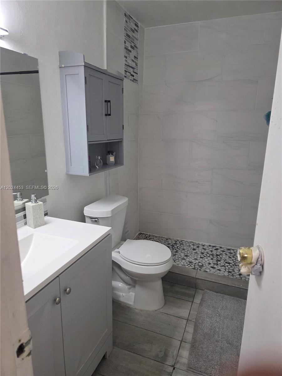 VENETIAN GARDENS AT COUNT - Residential Lease