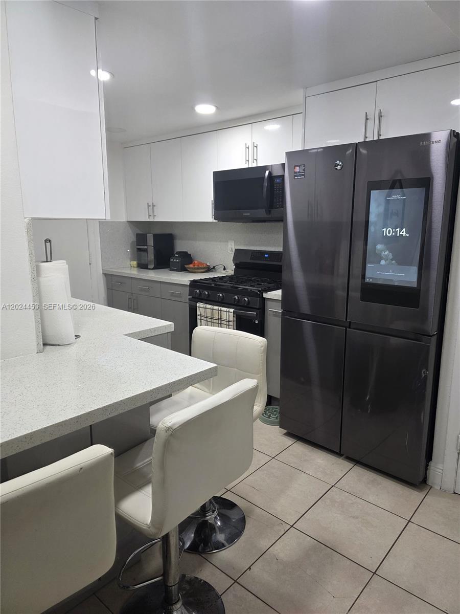 VENETIAN GARDENS AT COUNT - Residential Lease