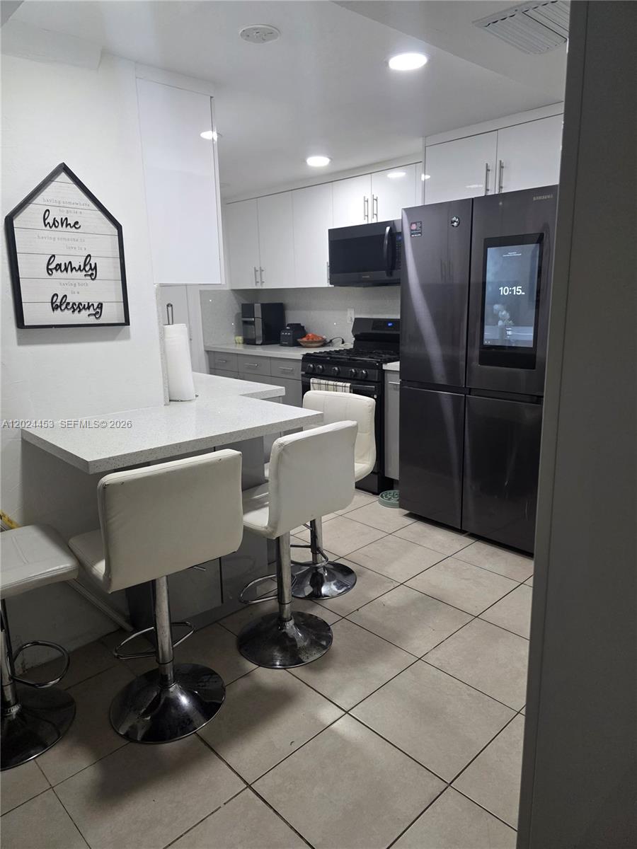 VENETIAN GARDENS AT COUNT - Residential Lease