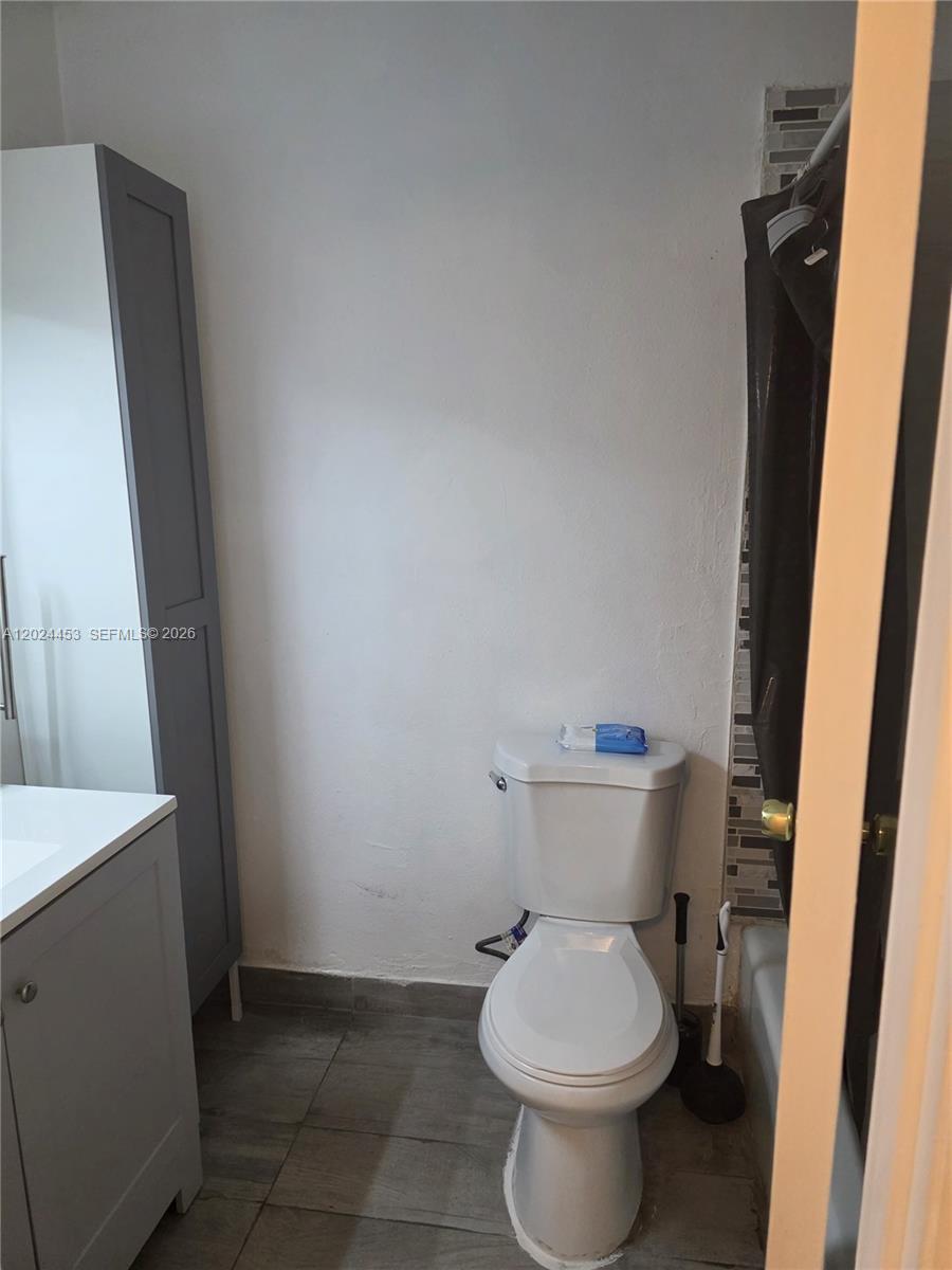 VENETIAN GARDENS AT COUNT - Residential Lease