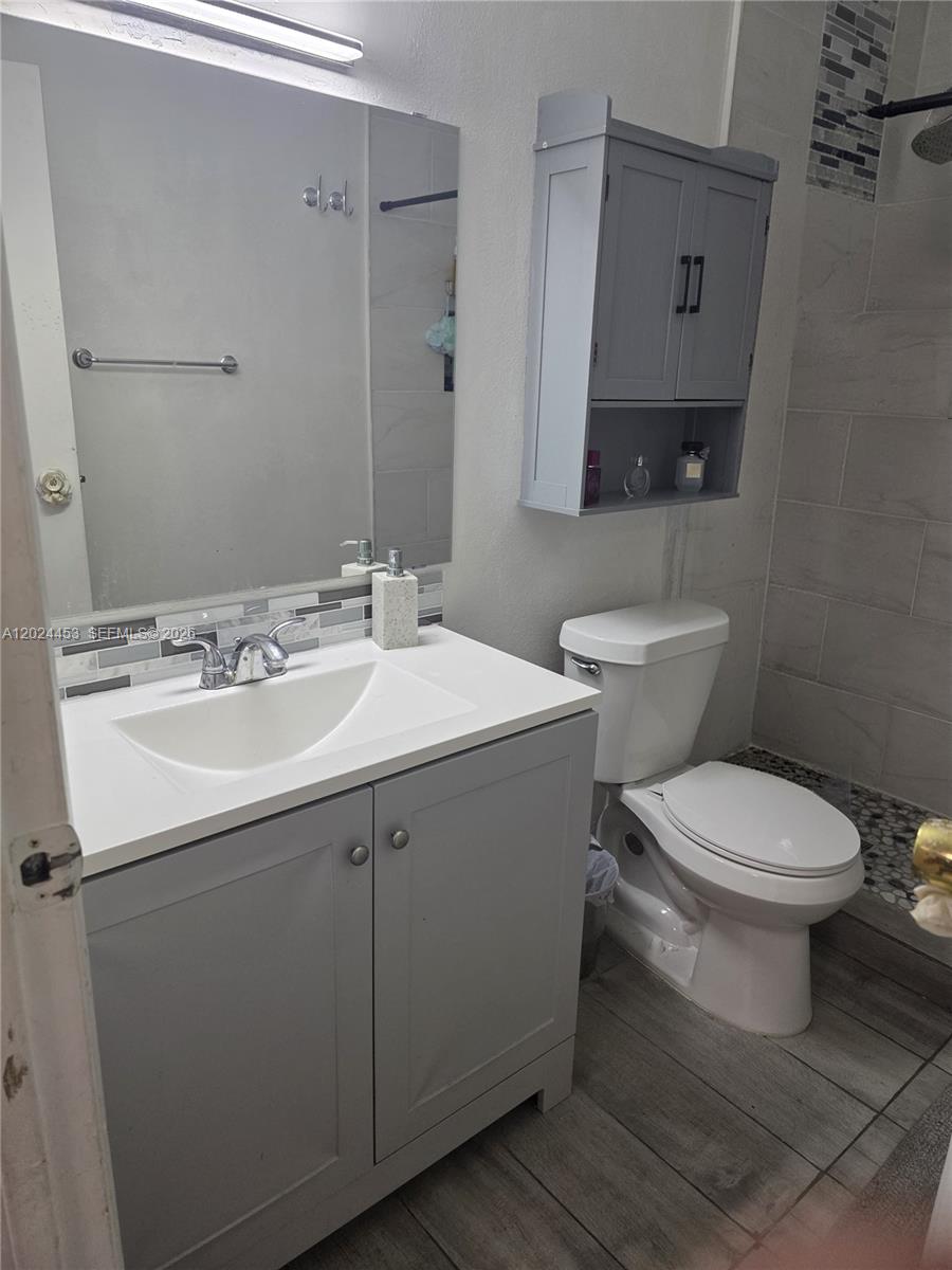 VENETIAN GARDENS AT COUNT - Residential Lease